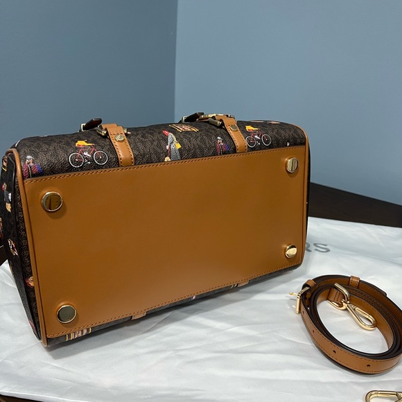 Michael Kors canvas and leather handbag - Picture 2 of 7